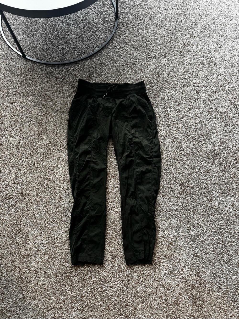 lulu lemon  size 8 Women’s army green Jogger Pants -